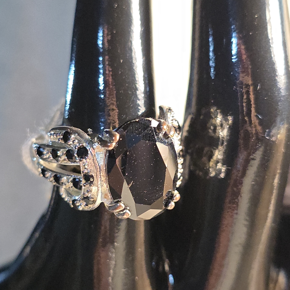 Elegant Black Stone Silver Ring